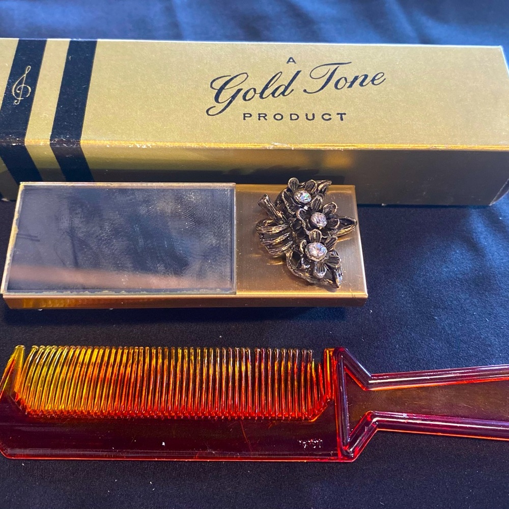 Beautiful vintage piece comb/brush